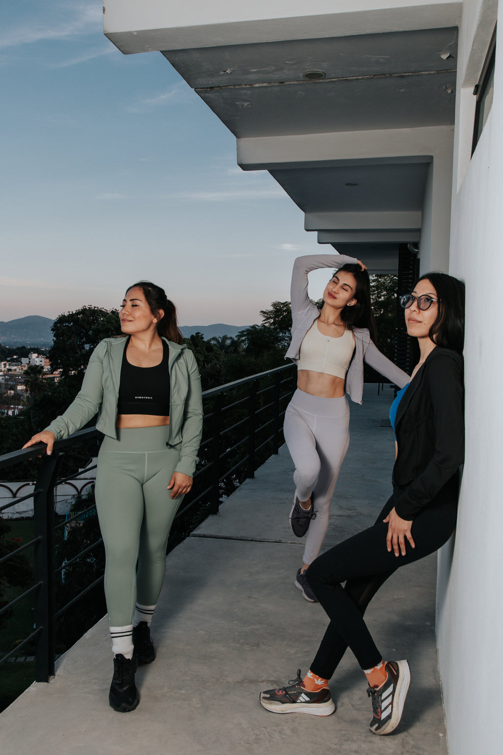 Set deportivo KINESTESIA — JACKET OLIVO MUJER | Ropa Deportiva México