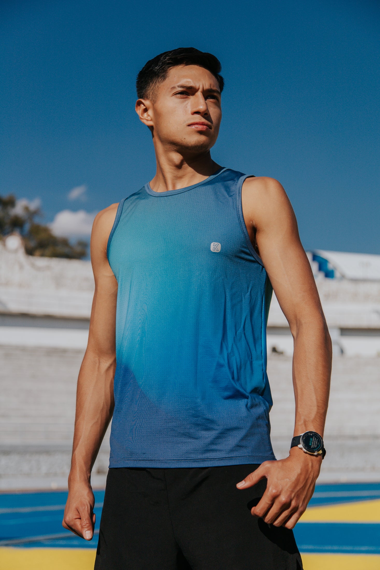 Compra playera deportiva PLAYERA TANK SIN MANGAS AZUL CIELO DEGRA | Kinestesia — Moda deportiva.