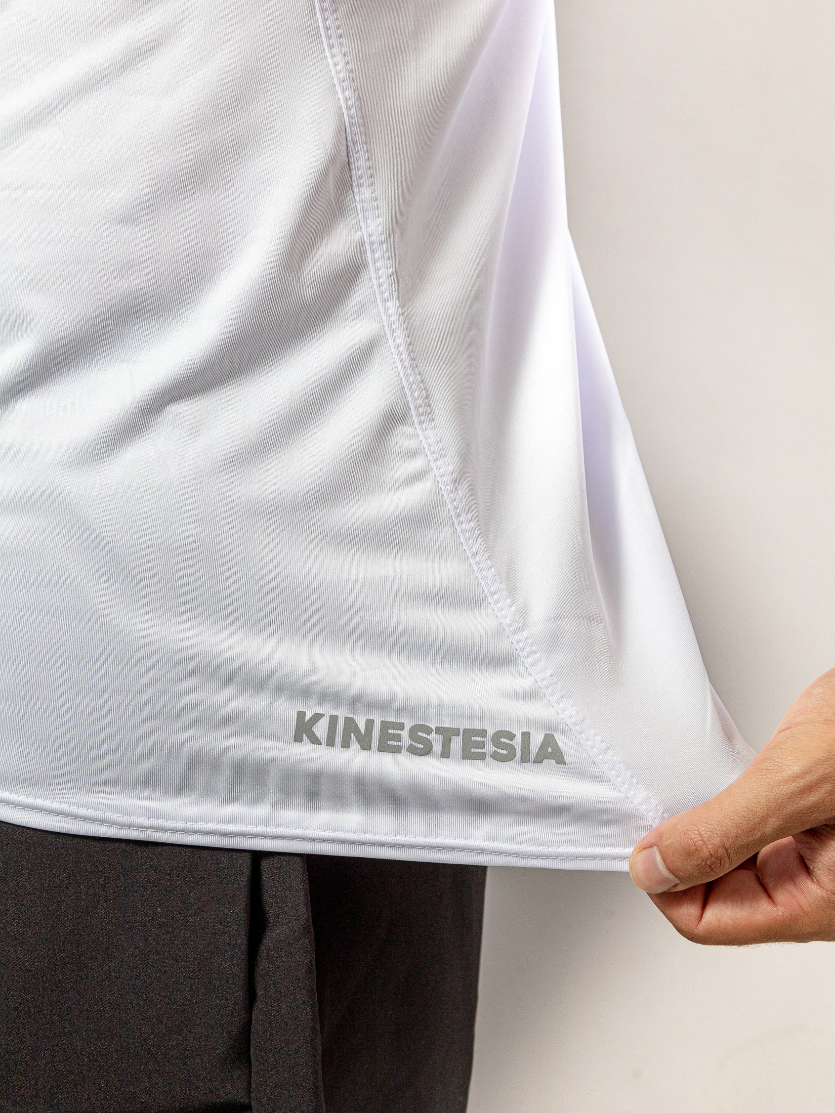 Compra playera tank top PLAYERA SIN MANGAS BLANCA PARA HOMBRE KI | Kinestesia — Moda deportiva.
