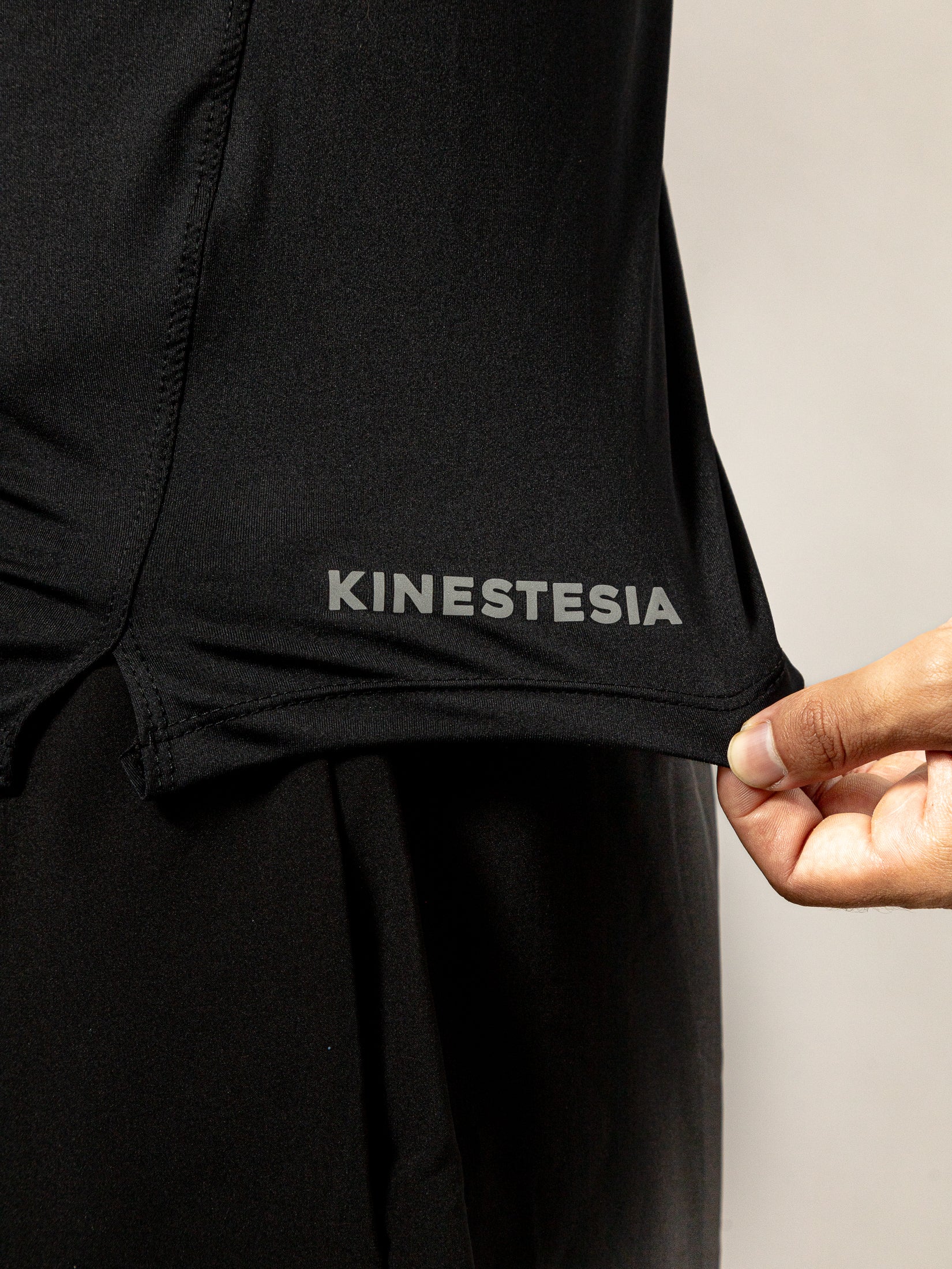 Compra playera tank top PLAYERA TANK NEGRA PARA HOMBRE KINESTESI | Kinestesia — Moda deportiva.