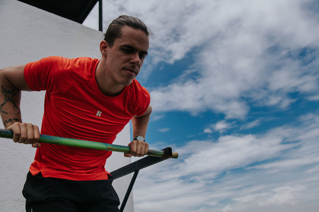 Playera deportiva premium — PLAYERA MANGA CORTA ROJA PARA HOMBRE KINESTESIA BA — Kinestesia México.