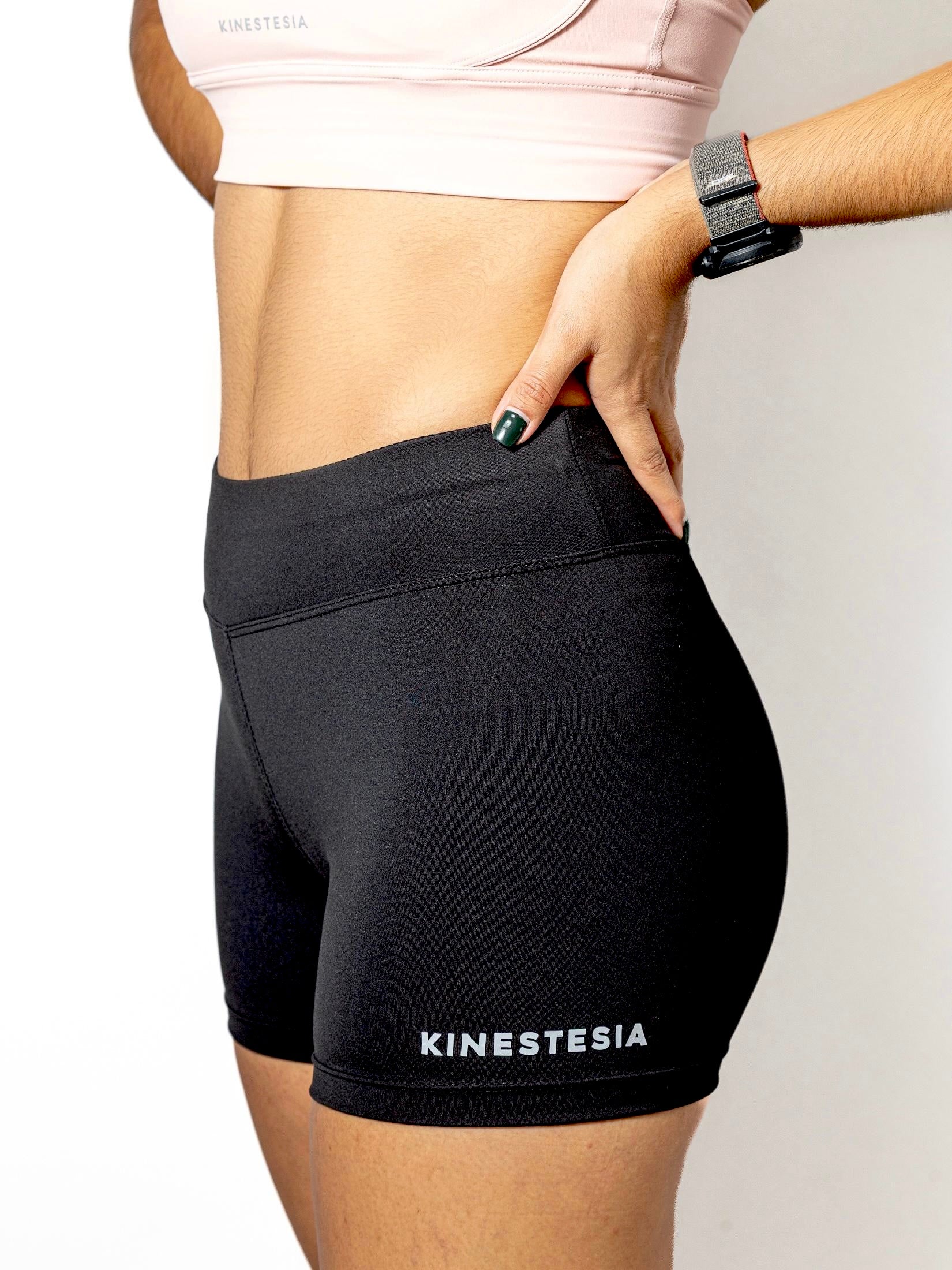 Short deportivo KINESTESIA — MINI SHORT NEGRO DE MUJER KINESTESIA BASICS | Ropa Deportiva México