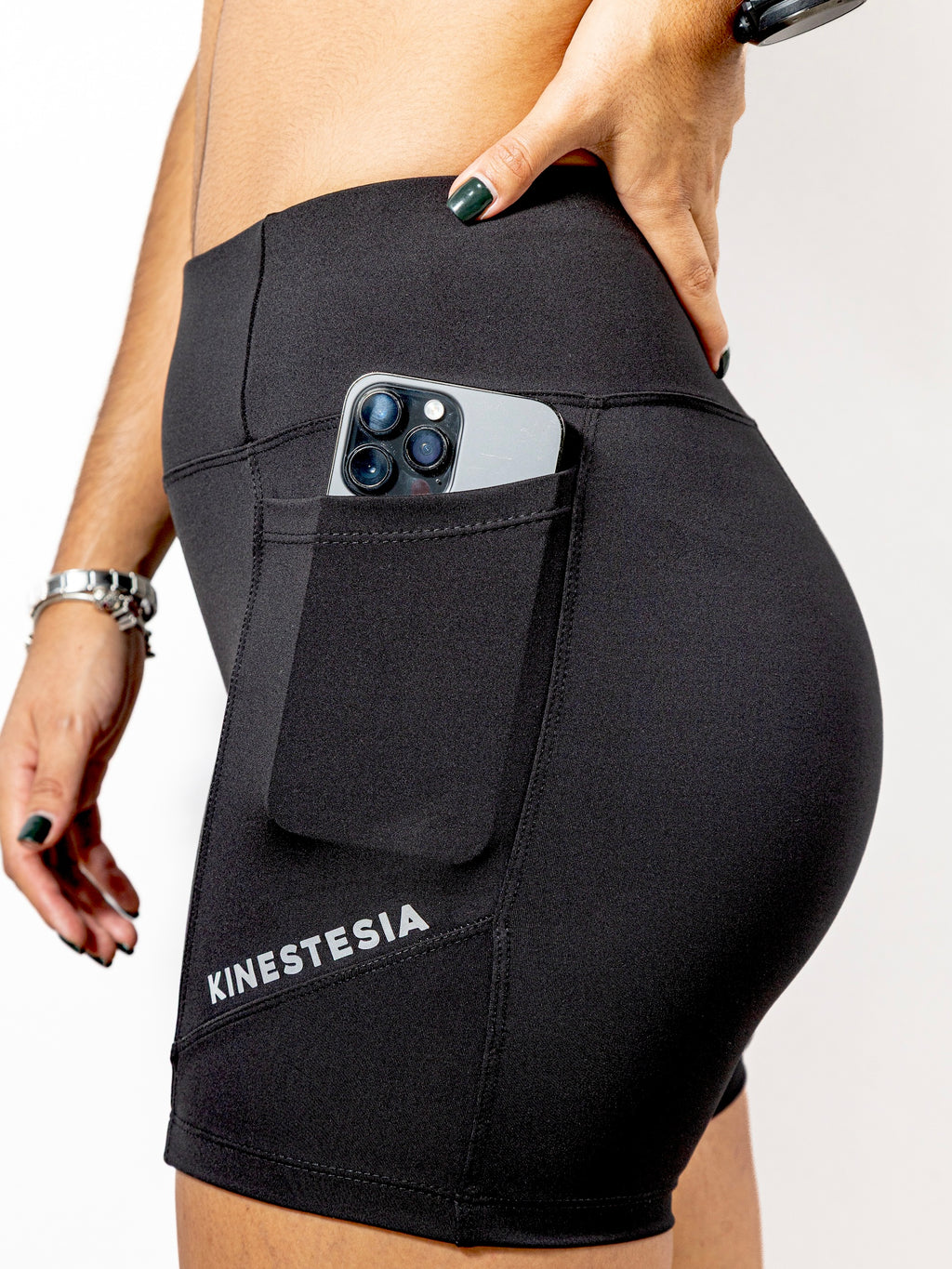 Biker short KINESTESIA — BIKER SHORT NEGRO CON BOLSA DE MUJER KINESTESIA BA | Ropa Deportiva México