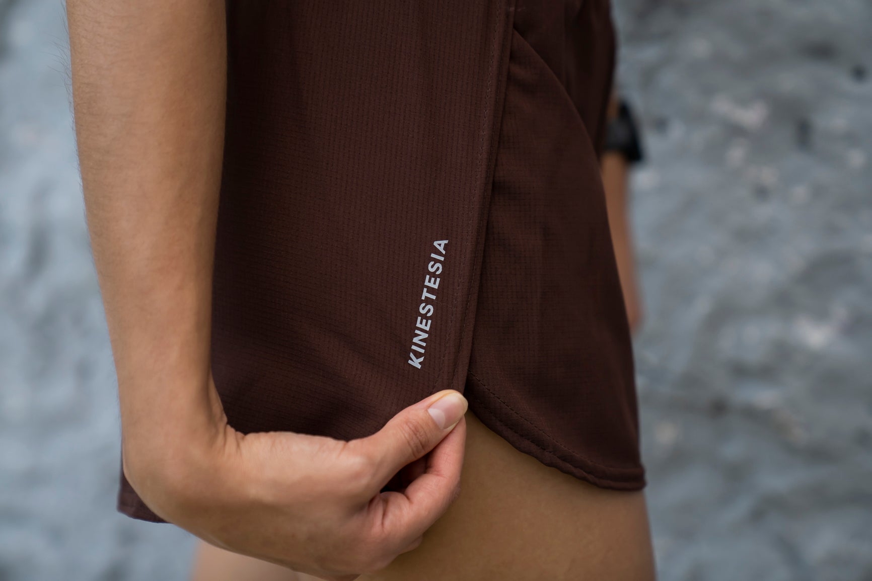 RUNNING SHORT MARRÓN MUJER UNISEX HOMBRE