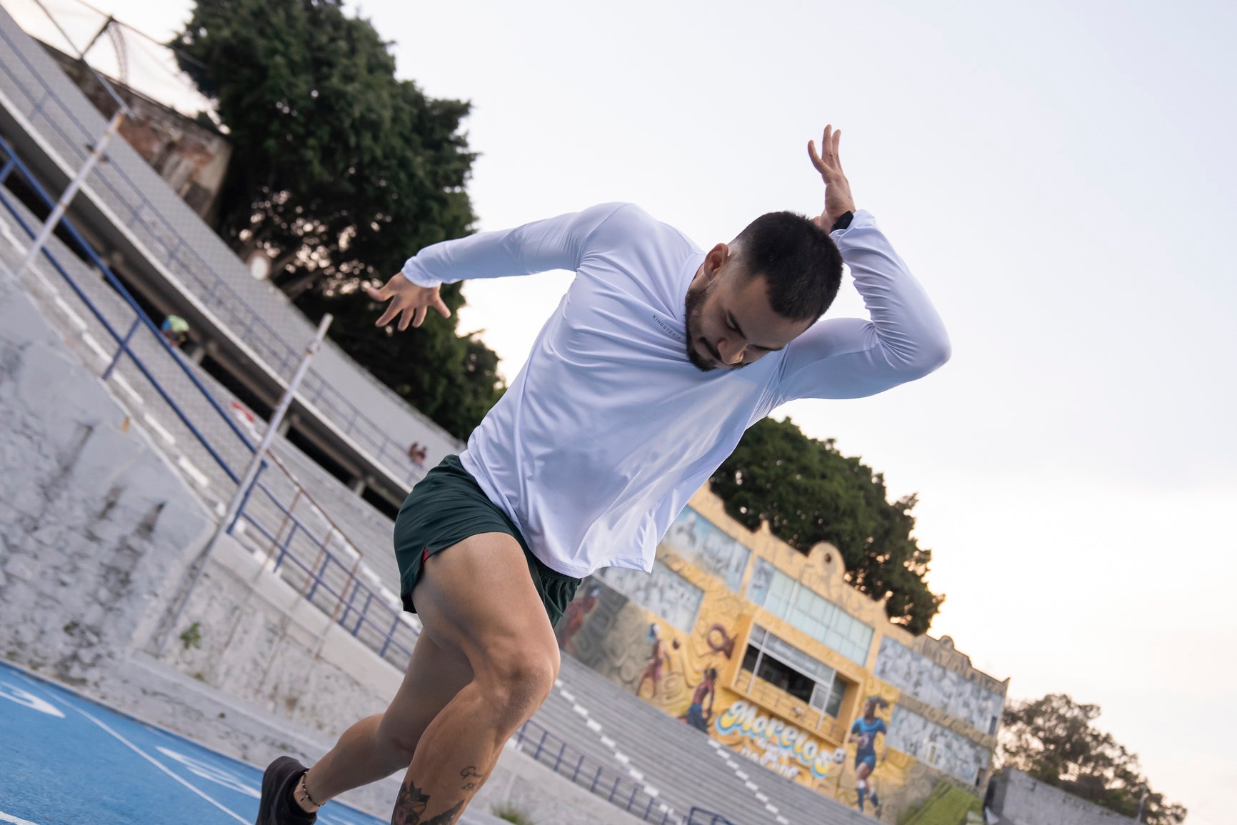 PLAYERA MANGA LARGA BLANCA PARA HOMBRE KINESTESIA