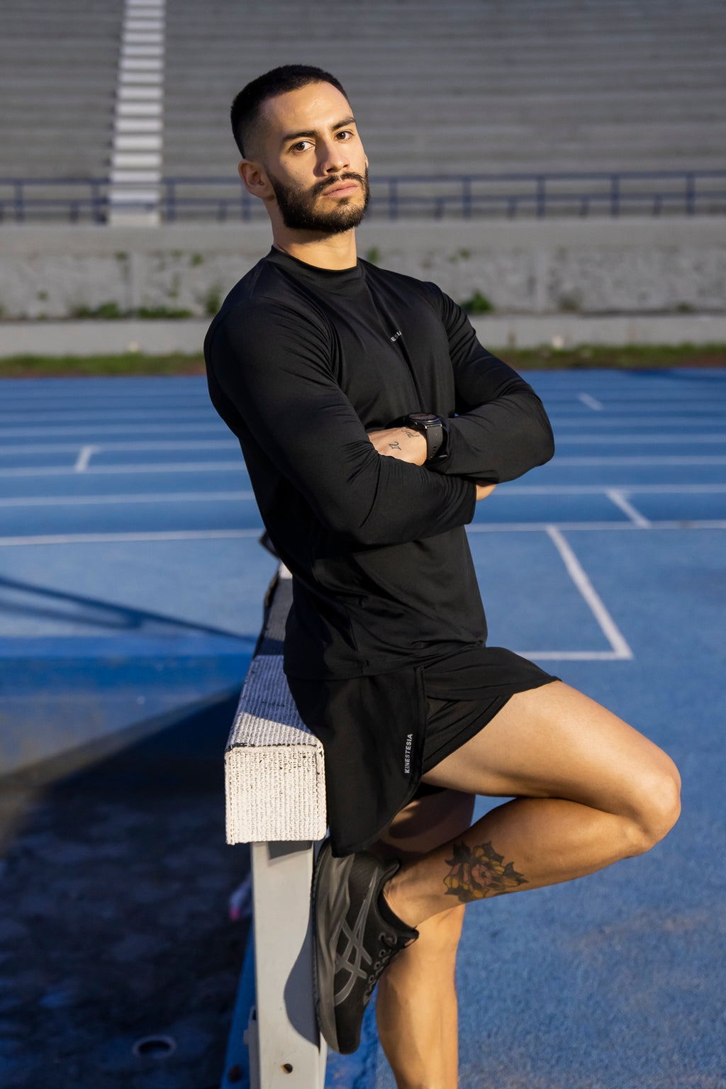 PLAYERA MANGA LARGA NEGRA PARA HOMBRE KINESTESIA