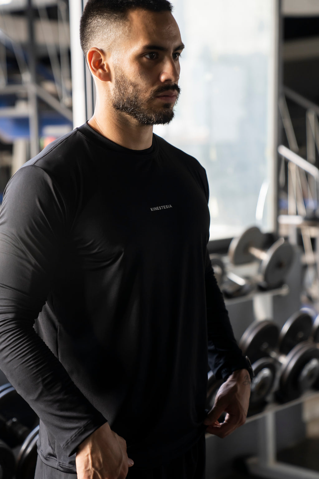 PLAYERA MANGA LARGA NEGRA PARA HOMBRE KINESTESIA