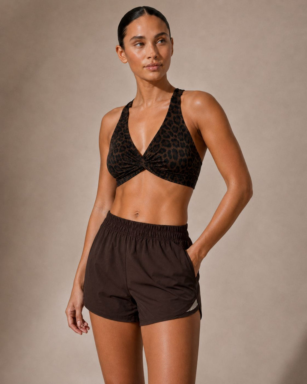 Compra set deportivo SET TOP CRUZADO Y SHORT DEPORTIVO MUJER  | Kinestesia — Moda deportiva.