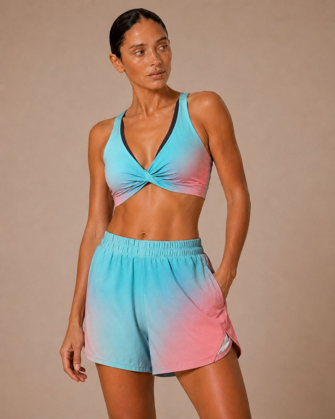 Set deportivo de mujer — SET CONJUNTO TOP CRUZADO Y SHORT DEPORTIVO MUJER T — Kinestesia. Activewear premium.