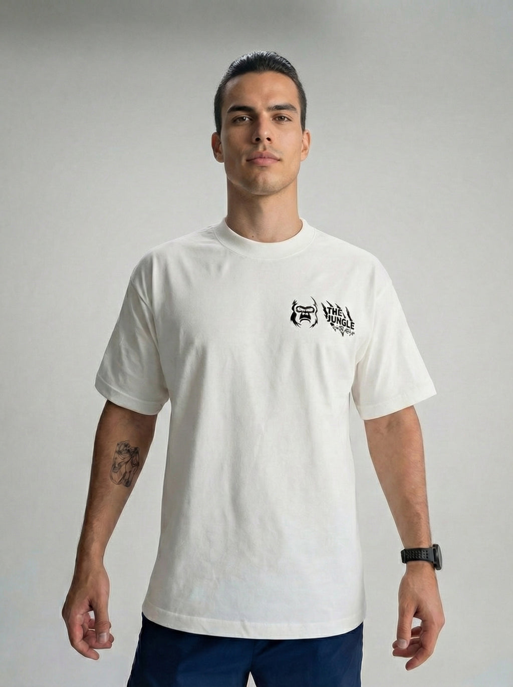 Playera deportiva de mujer — PLAYERA OVERSIZED BLANCA PARA HOMBRE WELCOME TO TH — Kinestesia. Activewear premium.